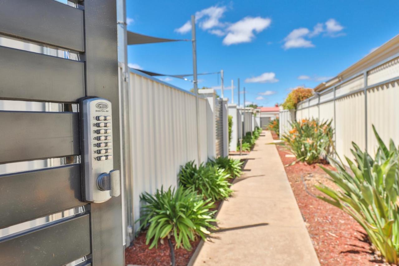 112 Olive Apartments Mildura Exteriör bild